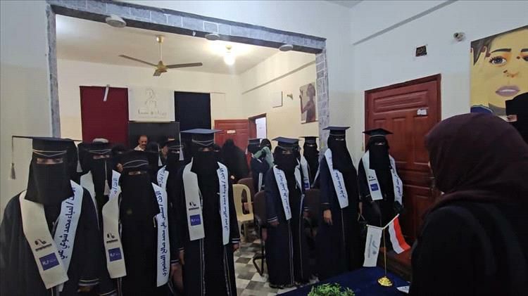 اختتام برنامج لتدريب النساء النازحات على مهارات التمريض