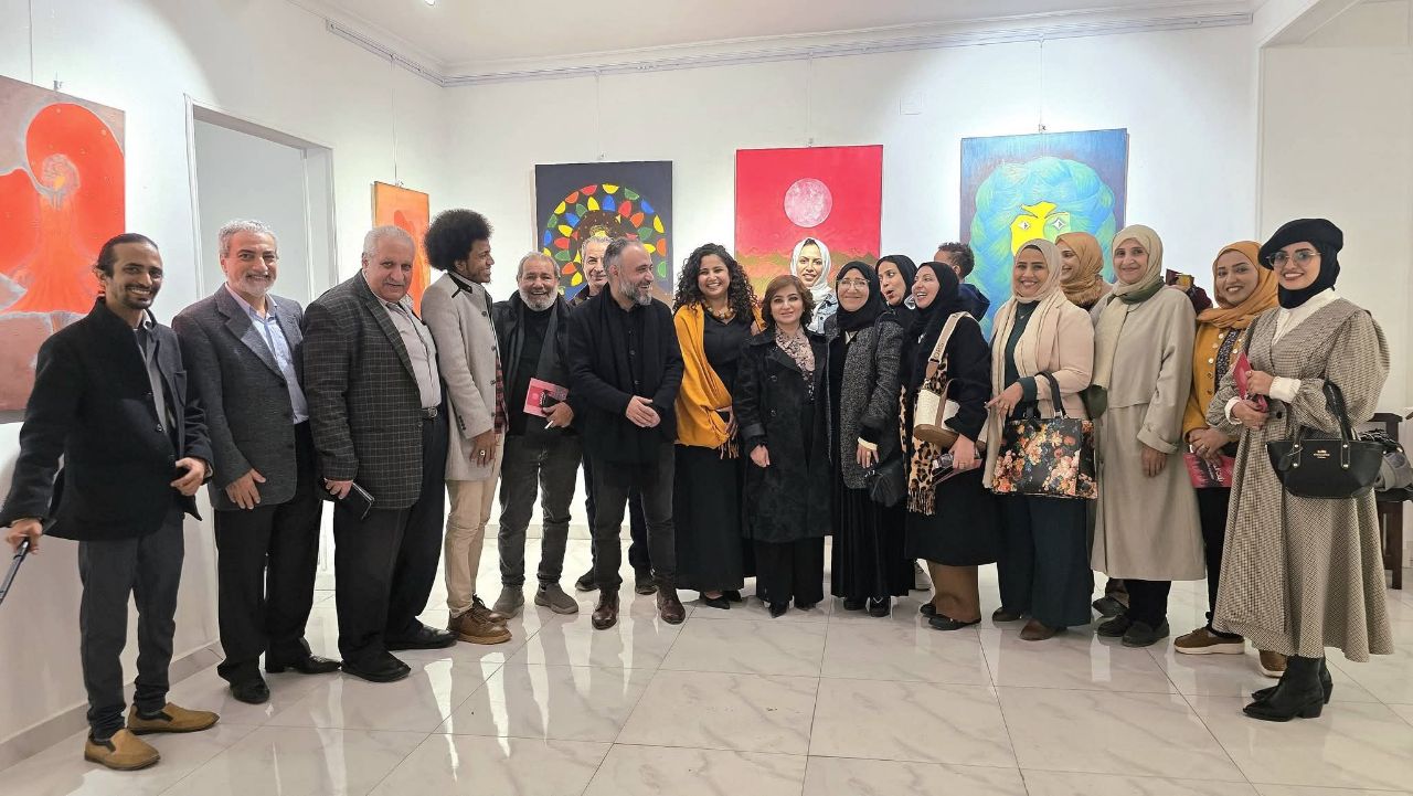 “بنات القمر” للتشكيلية اليمنية ليلى ياسين في القاهرة