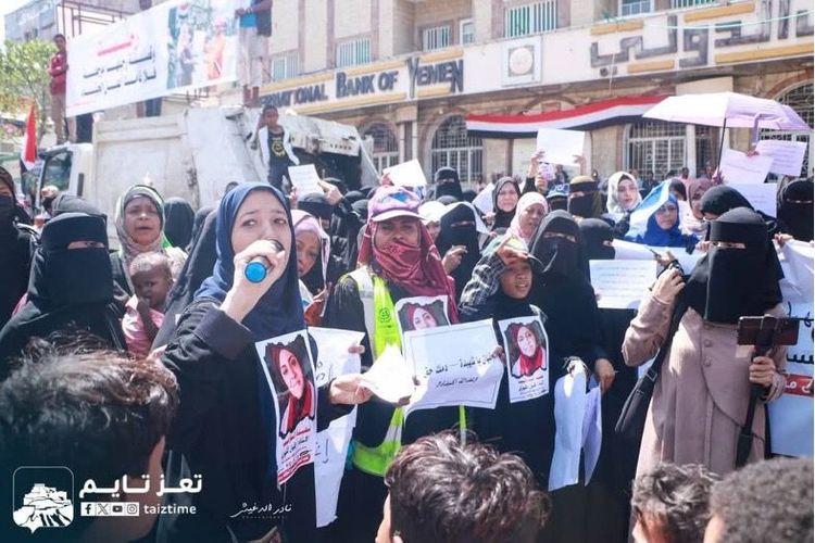 صورة نشرها نادر محمد الدغيش على الفيسبوك تظهر مشاركة نساء في الاحتجاجات، وفي بعض الحالات تصدّرهنّ للمشهد وقيادتهنّ للمسيرات. تم التقاطها من قبل الأرشيف اليمني بتاريخ 2 كانون الثاني 2025.