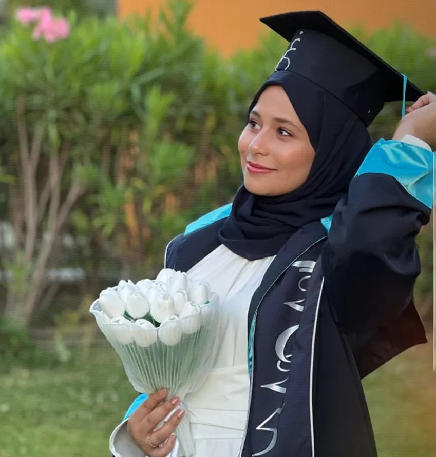 طالبة يمنية تحصد المركز الثالث  في الهندسة الحيوية بجامعة تركية