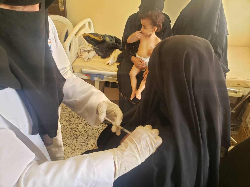 ممرضات في شباك الاستنزاف: نوبات مضاعفة.. أجور متأرجحة.. وعقود غائبة