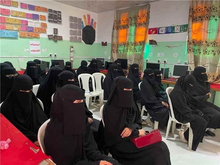 دورة تدريبية في مهارات الحاسوب لتعزيز فرصهن النساء التعليمية والمهنية بأبين