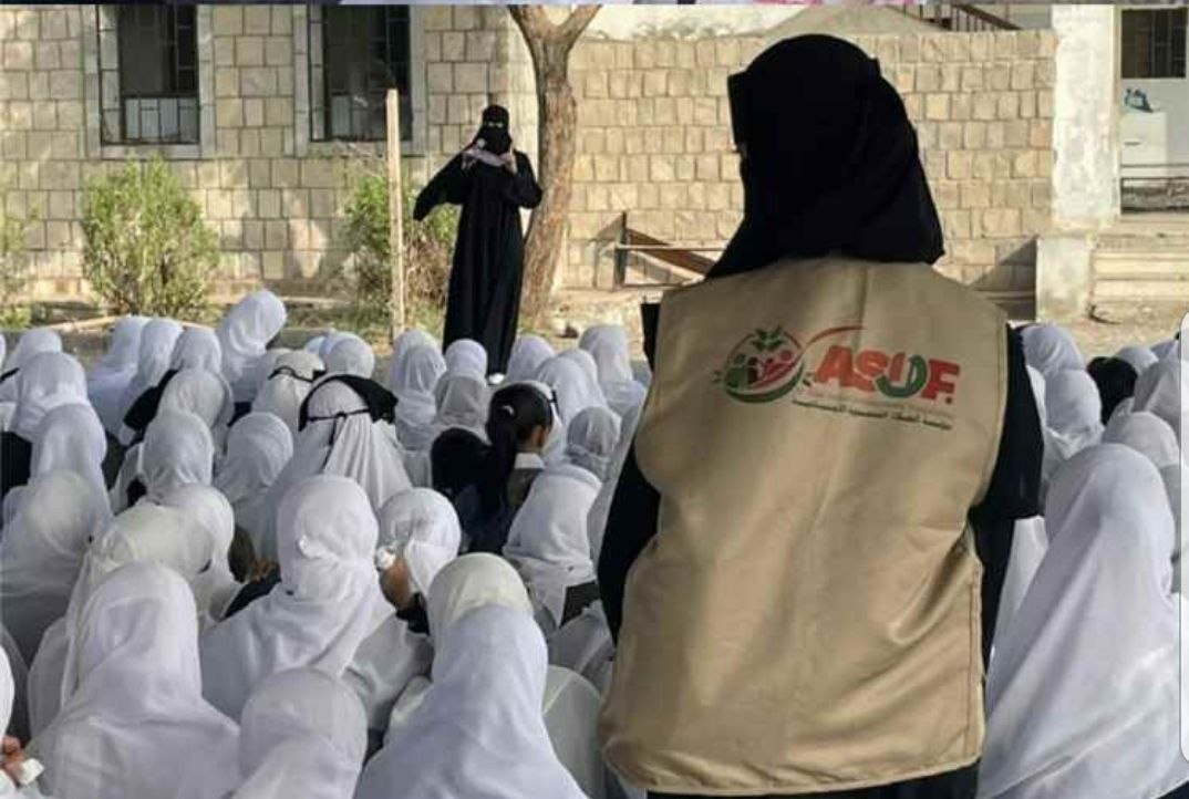 حملة توعوية لطالبات مجمع بلقيس بأبين حول الكشف المبكر عن سرطان الثدي
